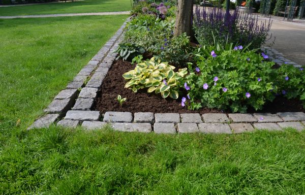 Flower Bed Mulching in Lake Placid