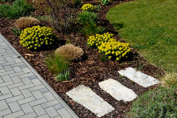 Garden Mulch Installation in Lake Placid